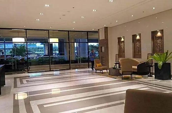 Eighty-one Newport Boulevard 4*