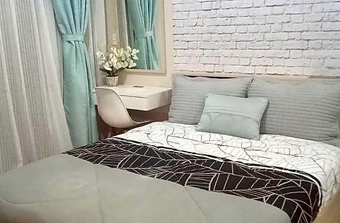 Eighty-one Newport Boulevard 호텔 4*