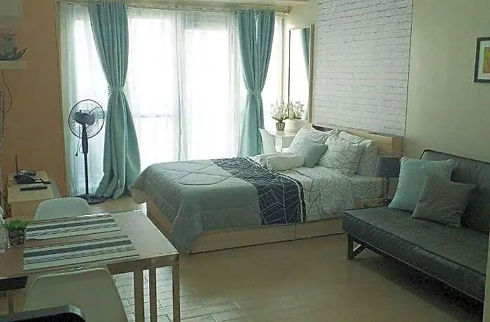 Eighty-one Newport Boulevard 4*
