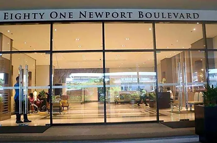 호텔 Eighty-one Newport Boulevard 4*